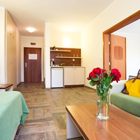 Ljuljak Hotel Goudstrand Buitenkant foto