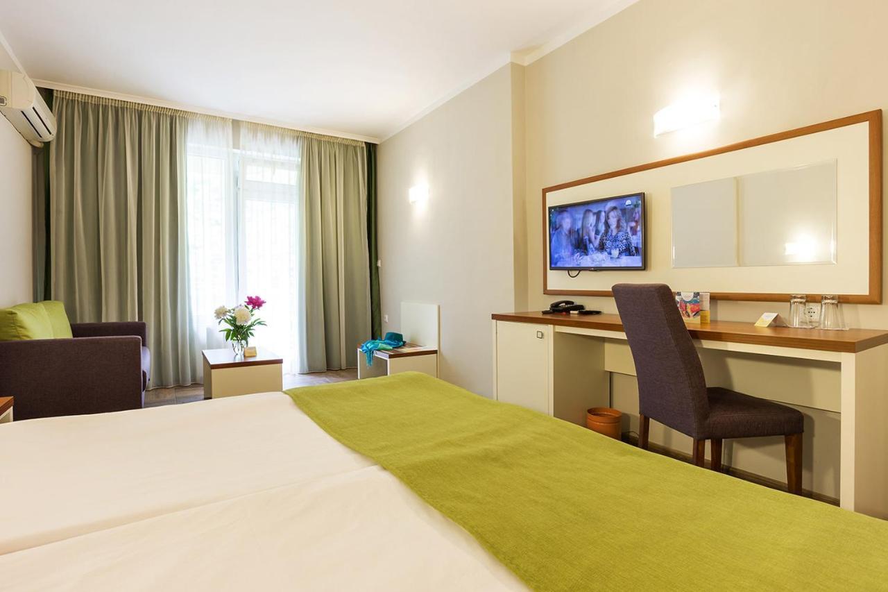 Ljuljak Hotel Goudstrand Buitenkant foto
