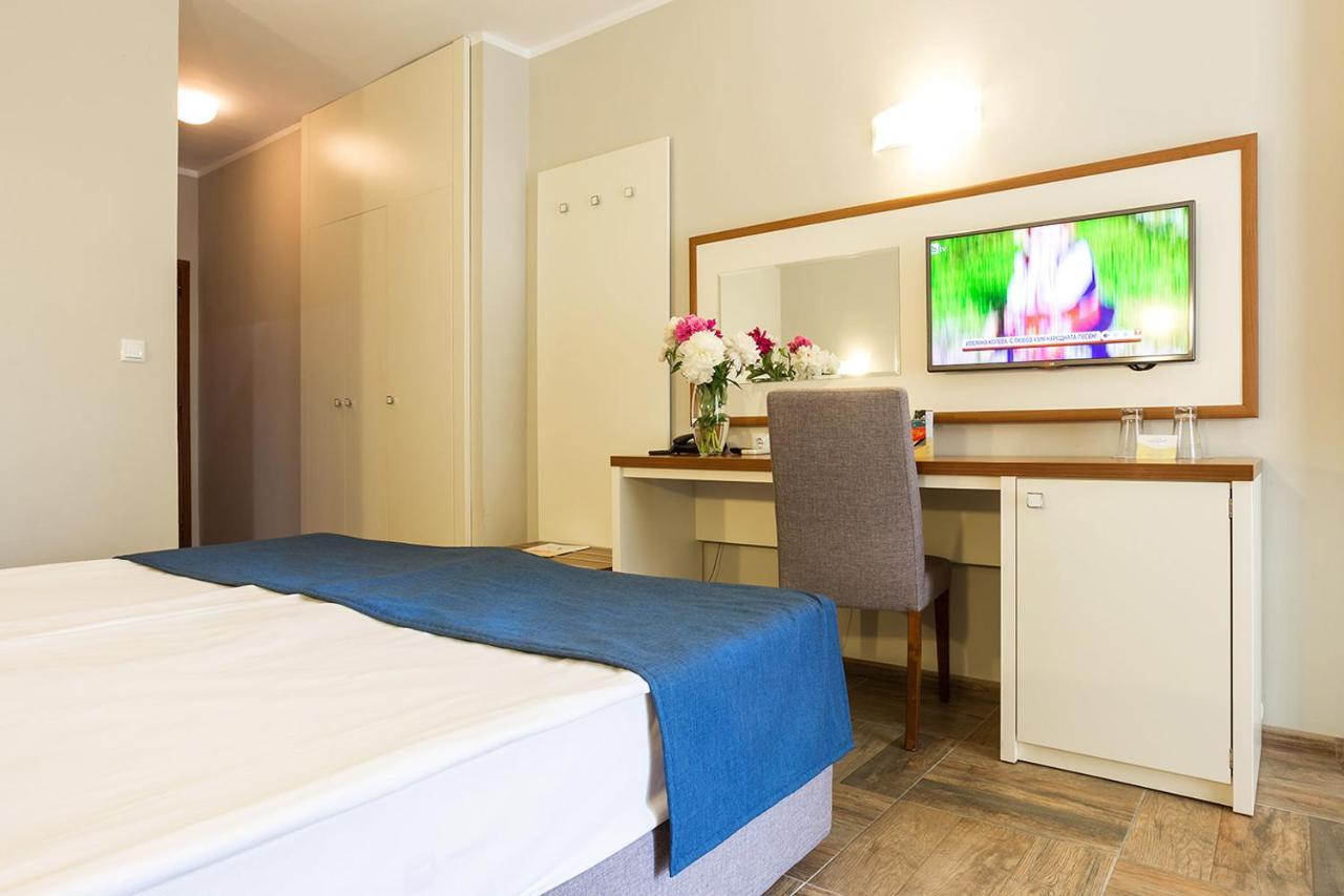 Ljuljak Hotel Goudstrand Buitenkant foto
