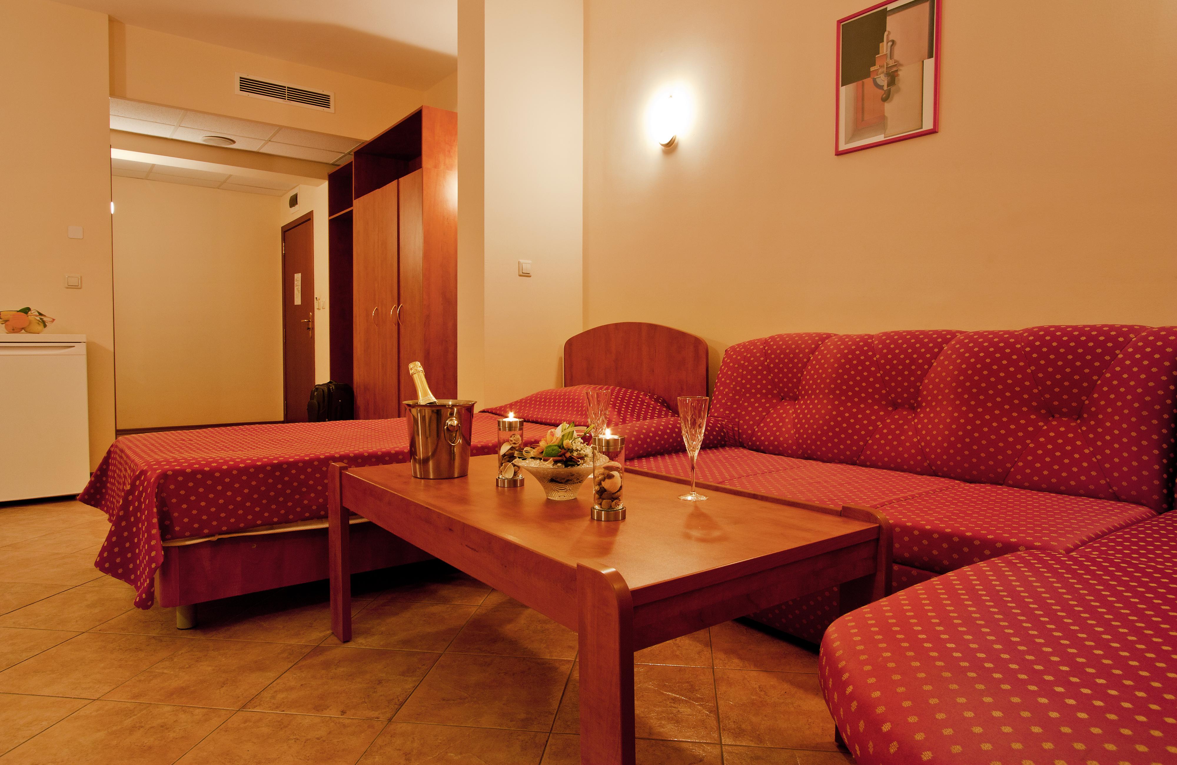 Ljuljak Hotel Goudstrand Buitenkant foto