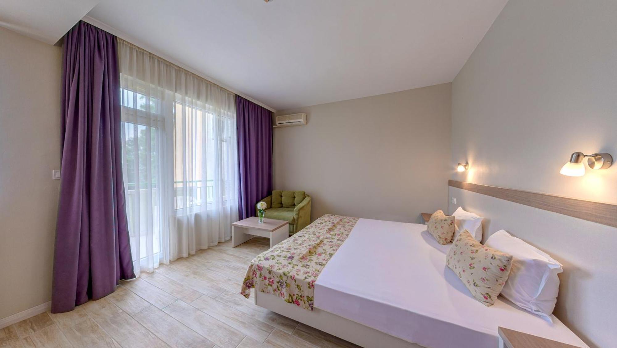 Ljuljak Hotel Goudstrand Buitenkant foto