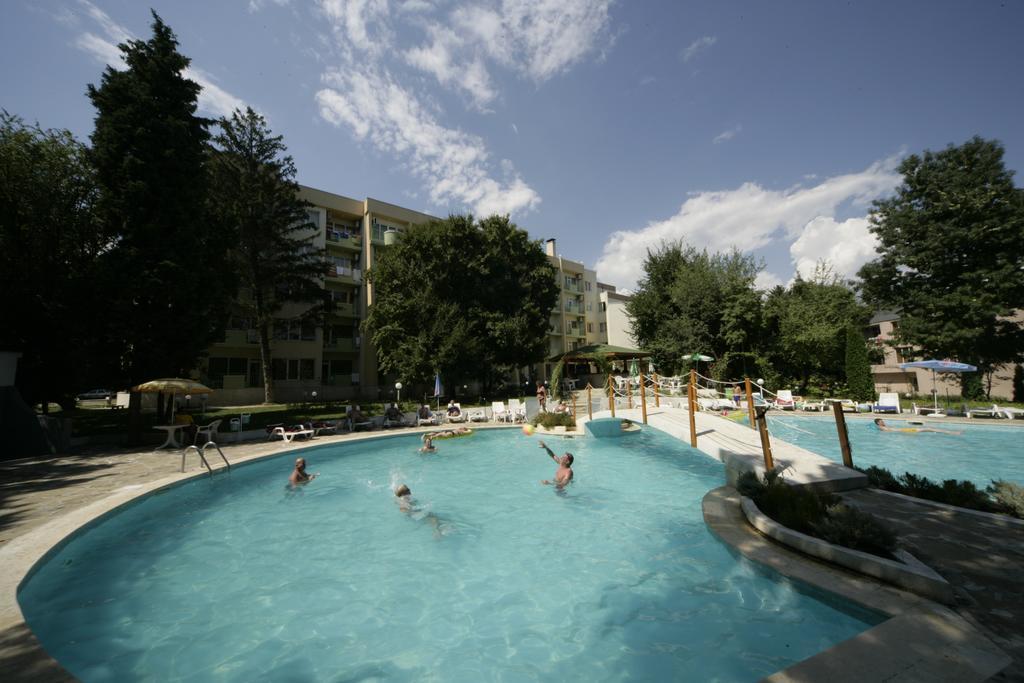 Ljuljak Hotel Goudstrand Buitenkant foto
