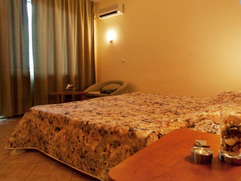 Ljuljak Hotel Goudstrand Buitenkant foto