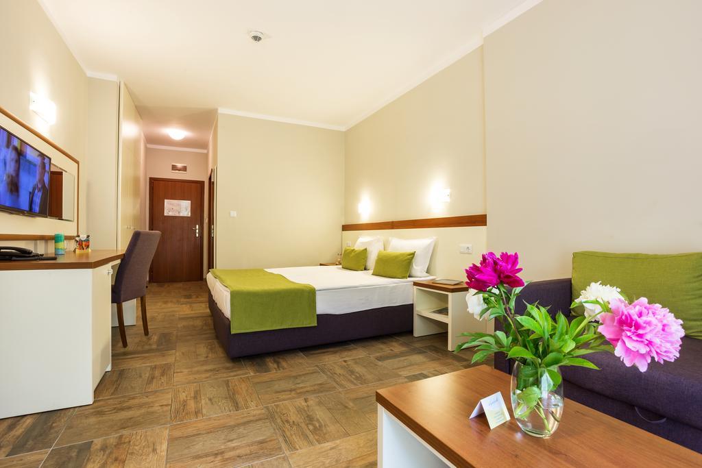 Ljuljak Hotel Goudstrand Buitenkant foto