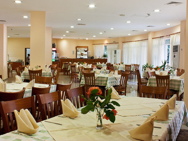 Ljuljak Hotel Goudstrand Buitenkant foto