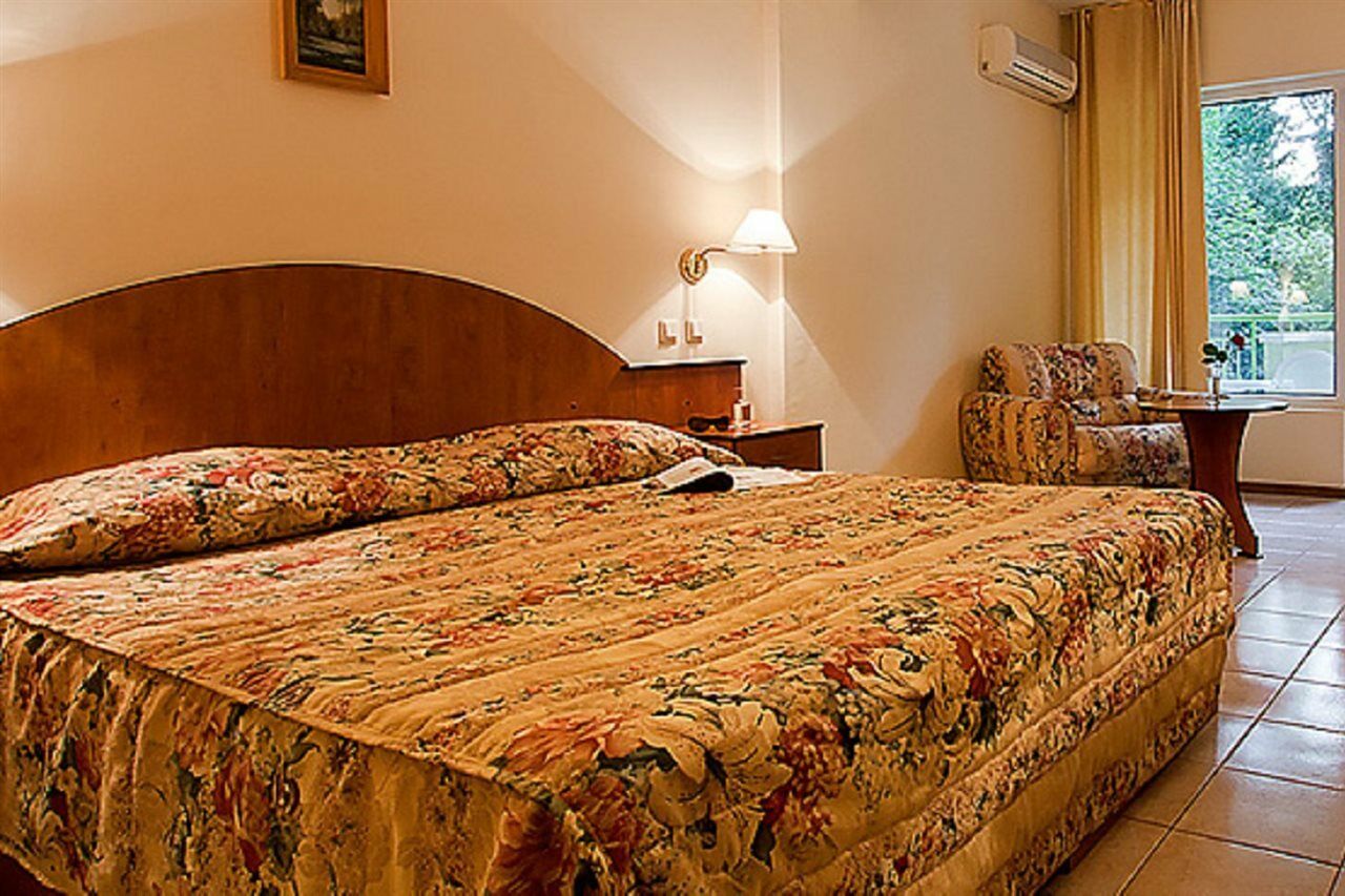 Ljuljak Hotel Goudstrand Buitenkant foto